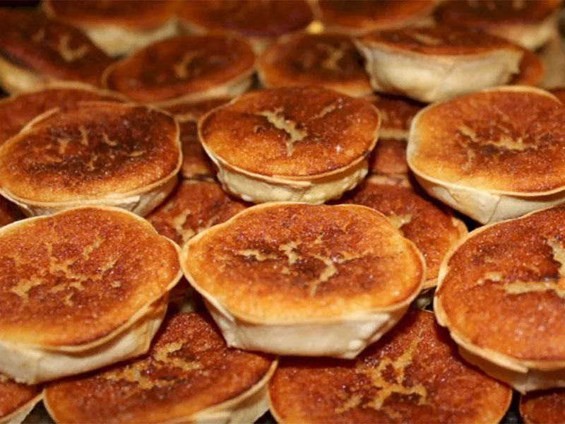 Queijadas de Sintra — massa fina com recheio de queijo fresco